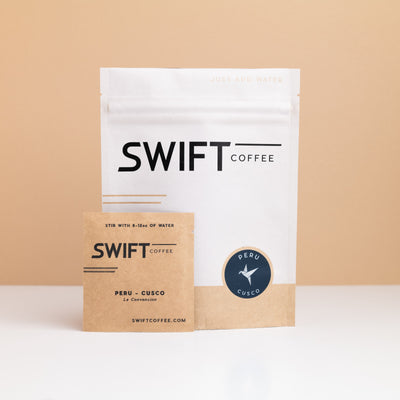 Swift Coffee Peru Cusco instant coffee pouch with a labeled Peru Cusco single-serve sachet in front